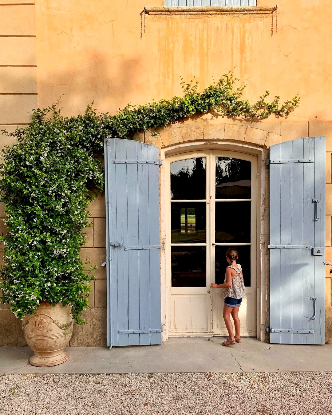 Short Provence captions